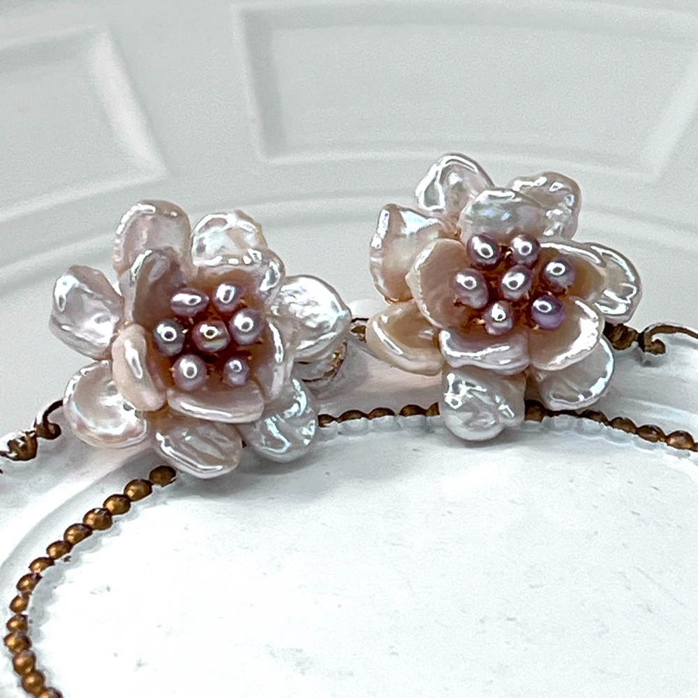 🌺🌺 Handmade Premium Double Layer Keshi Pearl Flower 🌺 Stud Earrings
